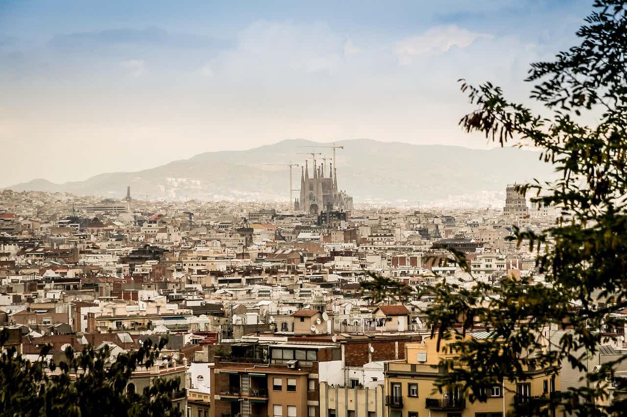 חופשת חנוכה רומנטית בברצלונה: קסם, אורות ואהבה